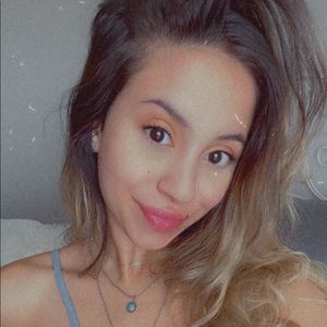 Poshmark Bio 👇🏼